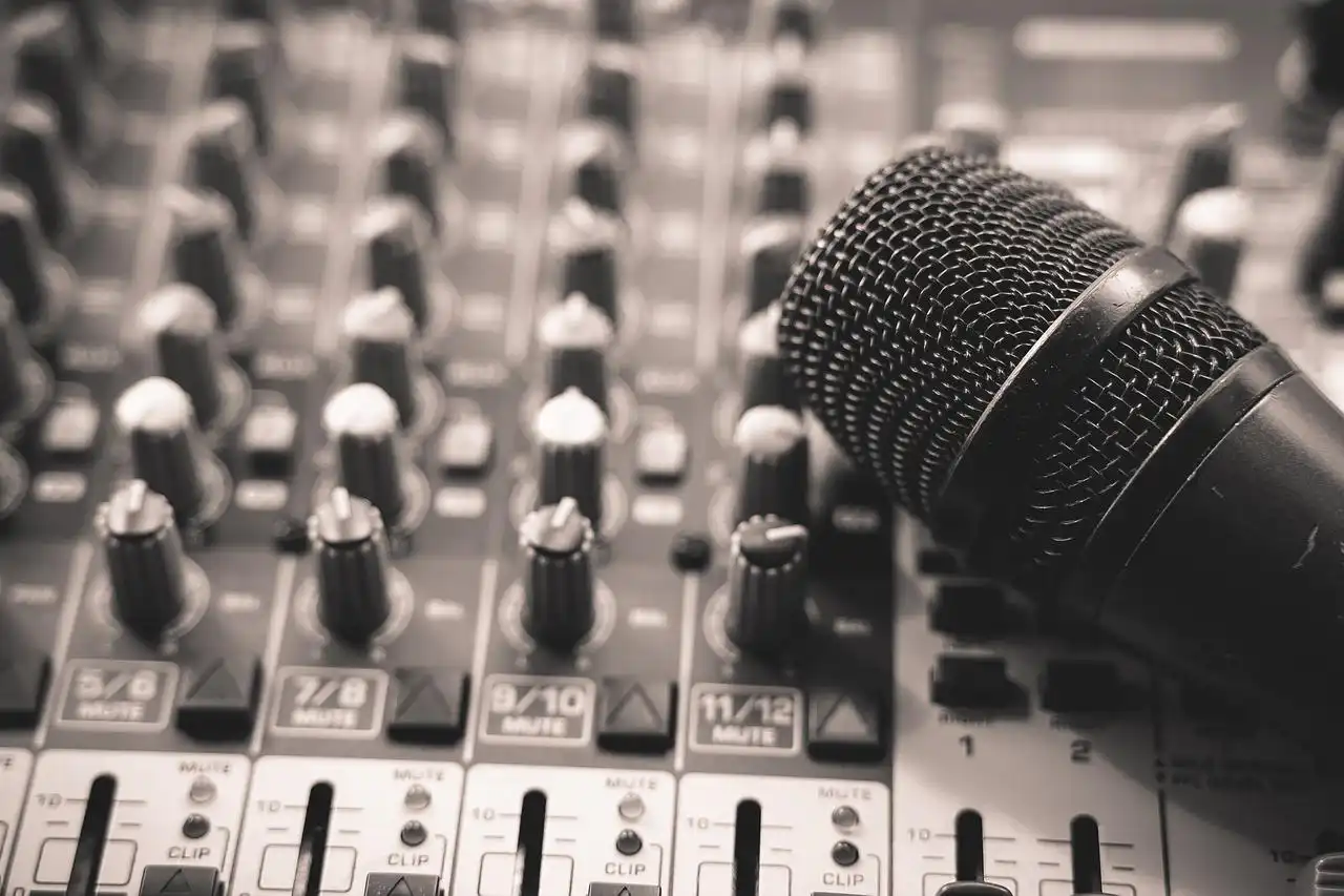 Is it safe to listen to podcasts while driving?