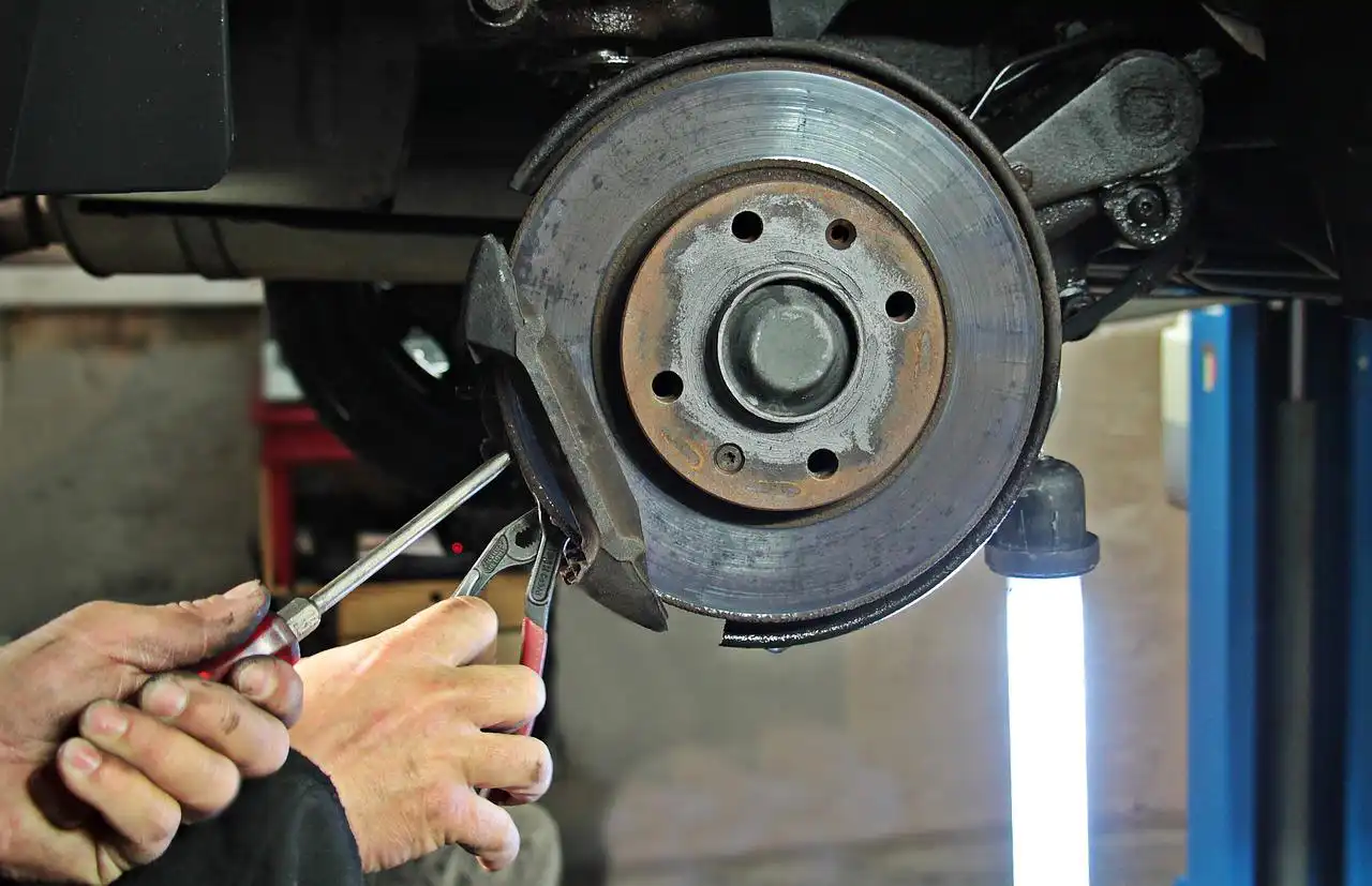 How do the brakes on a car work?